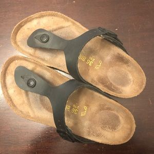 Birkenstock’s Gizeh Sandal -Black Size 6
